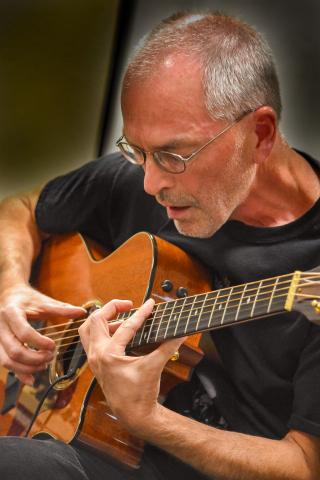 Image of guitarist Peter Biedermann